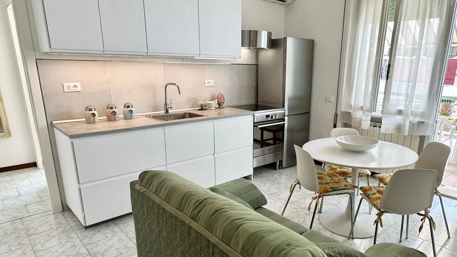 Isa-Apartments In Marina Di Massa With Private Equipped Outdoor Area And Maximum 5 Minutes From The Beach Italy