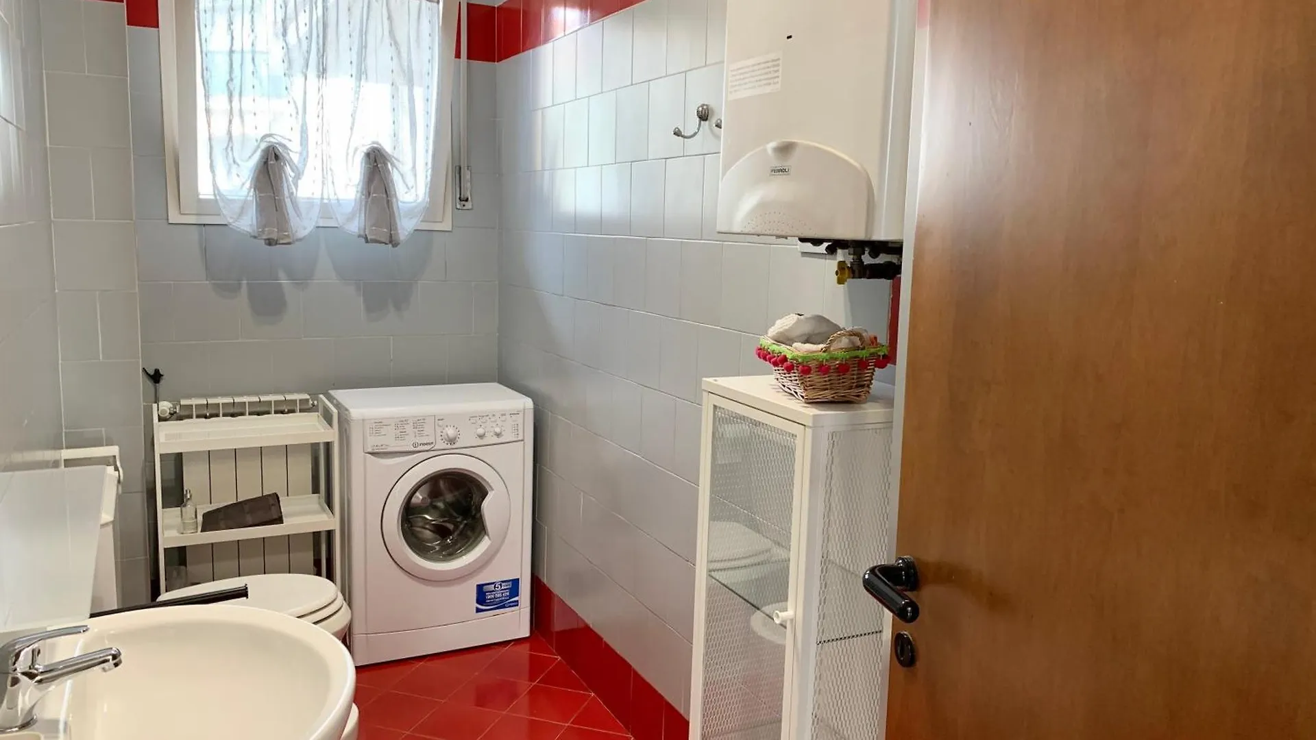 Isa-Apartments In Marina Di Massa With Private Equipped Outdoor Area And Maximum 5 Minutes From The Beach