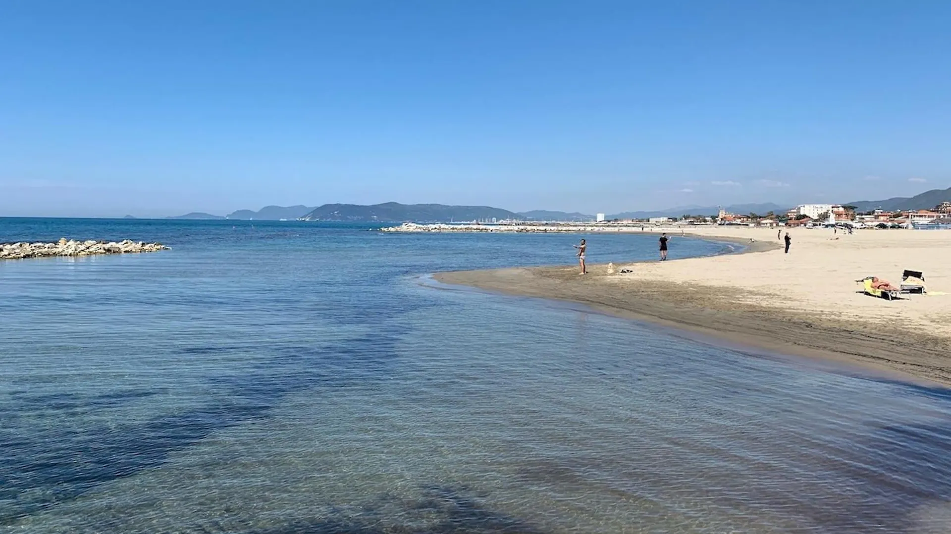 Isa-Apartments In Marina Di Massa With Private Equipped Outdoor Area And Maximum 5 Minutes From The Beach