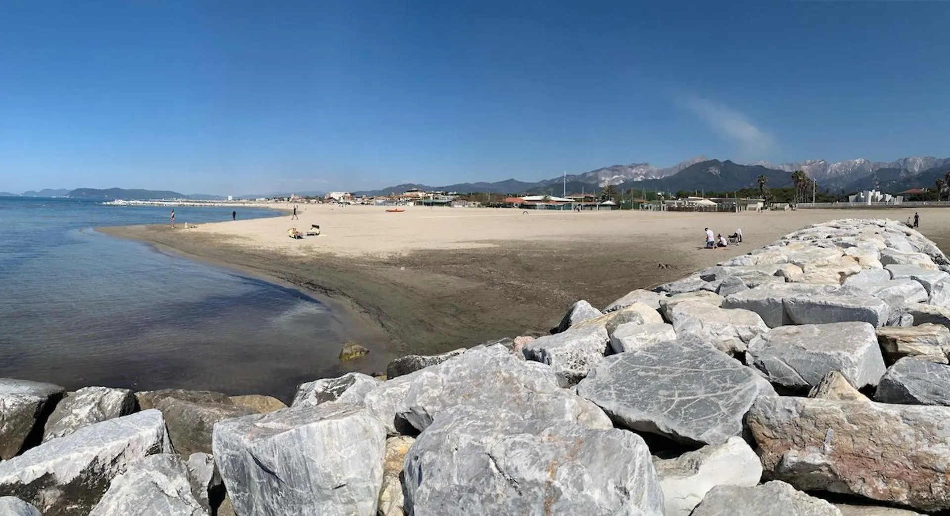 Isa-Apartments In Marina Di Massa With Private Equipped Outdoor Area And Maximum 5 Minutes From The Beach