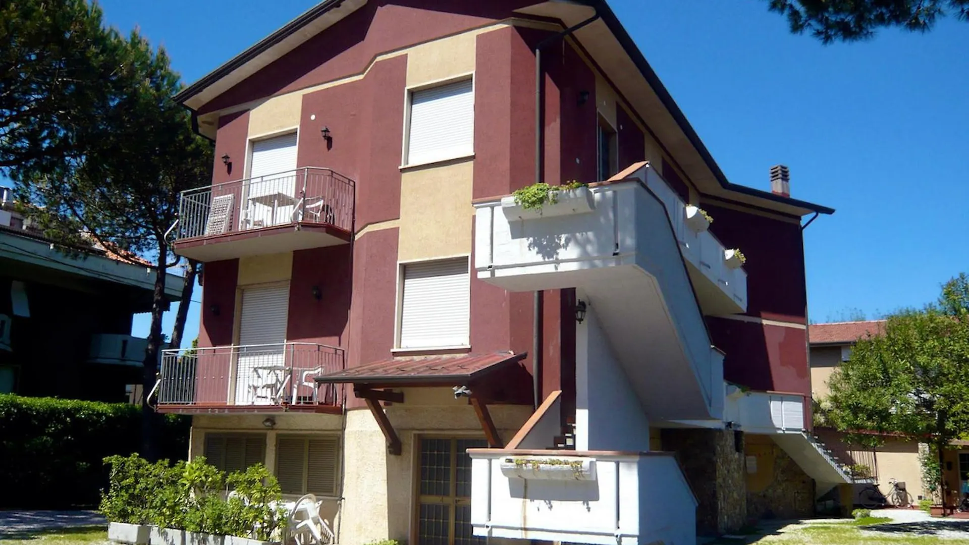 Apartment Isa-Apartments In Marina Di Massa With Private Equipped Outdoor Area And Maximum 5 Minutes From The Beach Italy