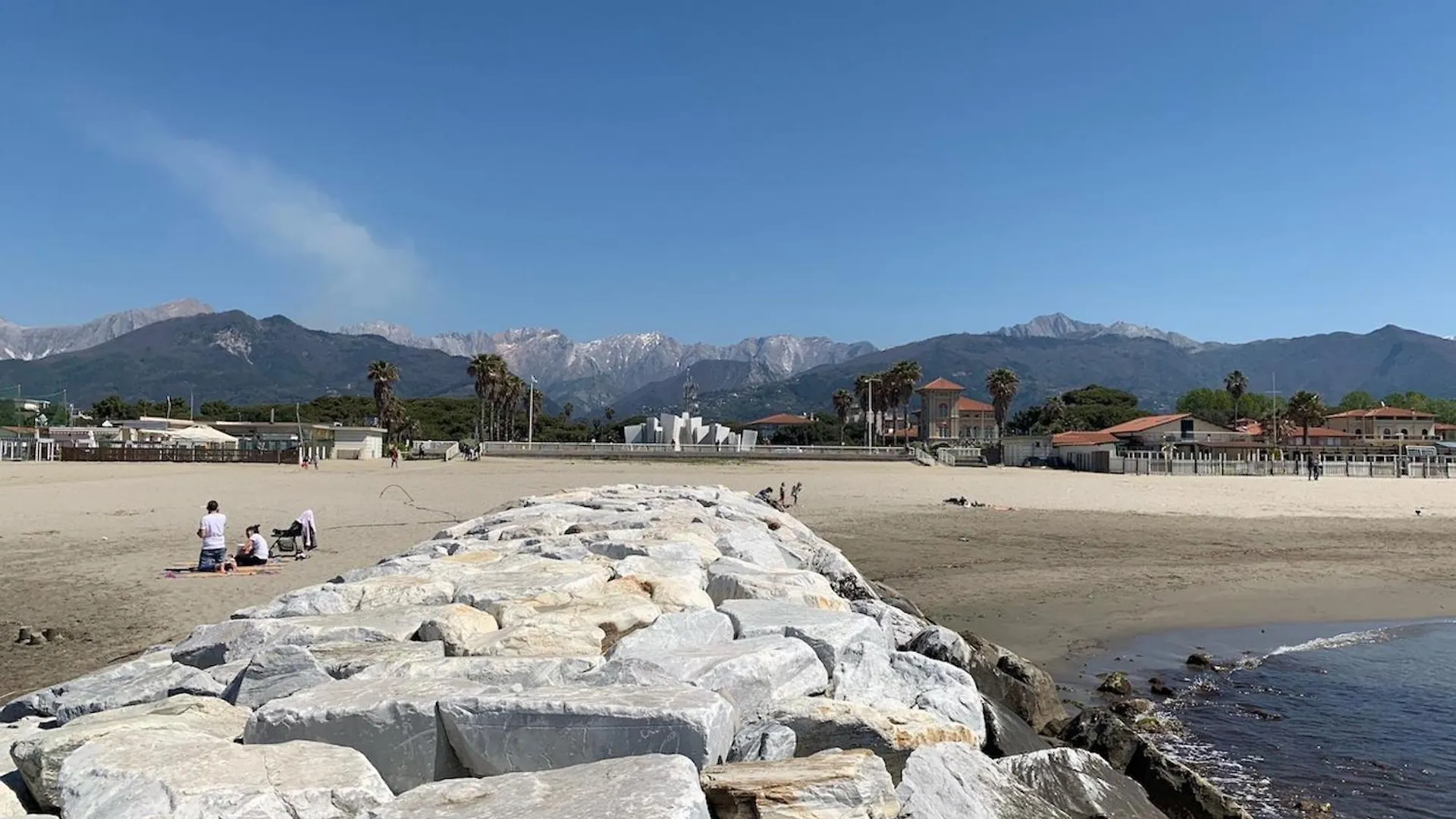 Isa-Apartments In Marina Di Massa With Private Equipped Outdoor Area And Maximum 5 Minutes From The Beach