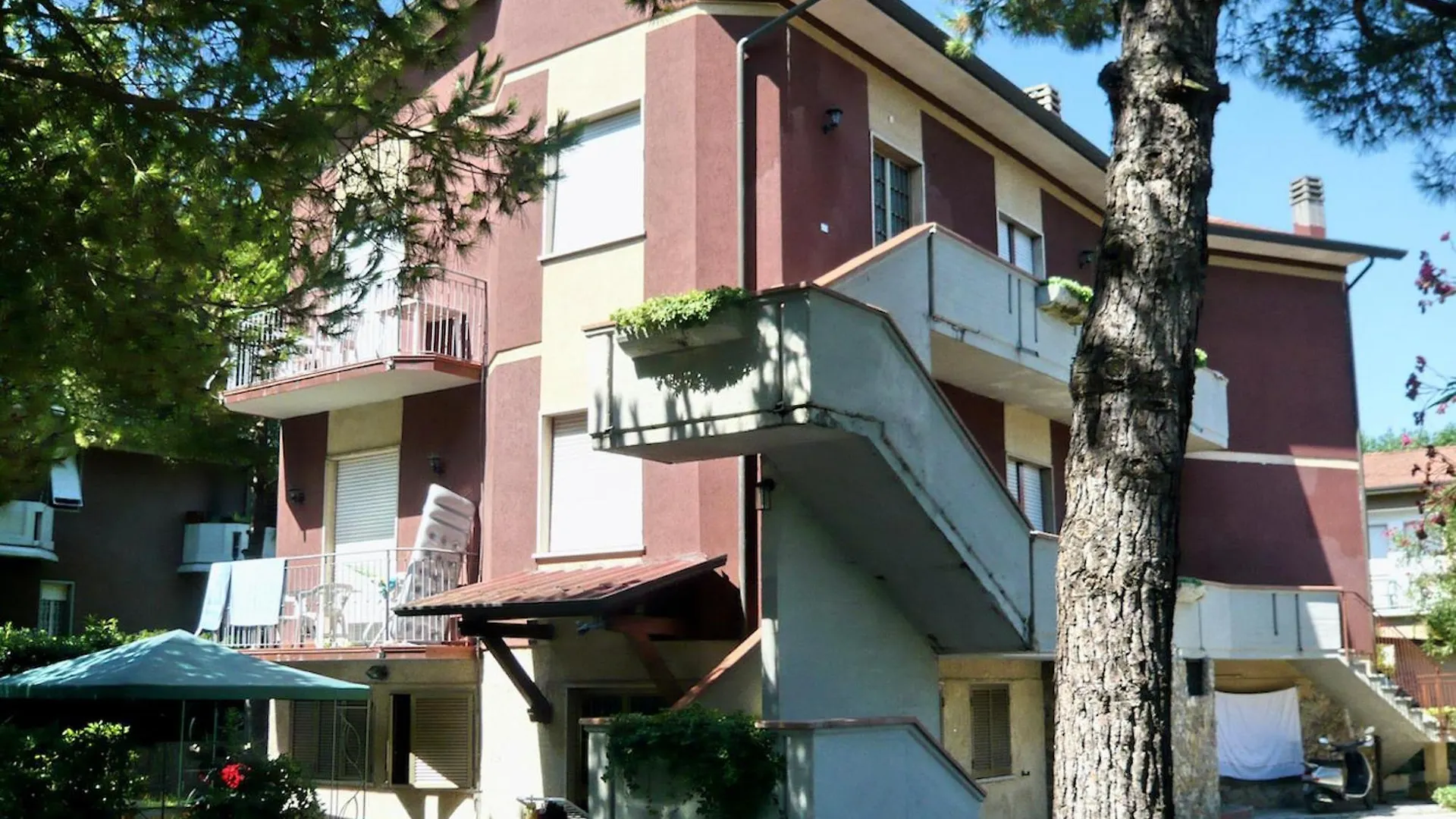 Isa-Apartments In Marina Di Massa With Private Equipped Outdoor Area And Maximum 5 Minutes From The Beach Apartment