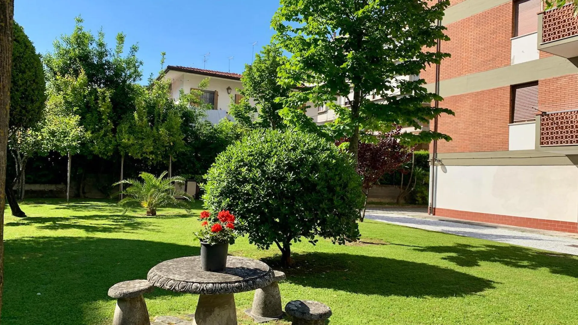 Isa-Apartments In Marina Di Massa With Private Equipped Outdoor Area And Maximum 5 Minutes From The Beach